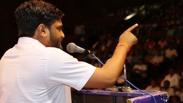 गुजरात सरकार को कोरोना-टेस्टिंग पर घेरा गुजरात सरकार को कोरोना-टेस्टिंग पर घेरा