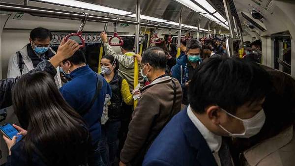 अमेरिका में बार, स्पोर्ट्स इवेंट, थियेटर को खोलना अधिक चिंताजनक है