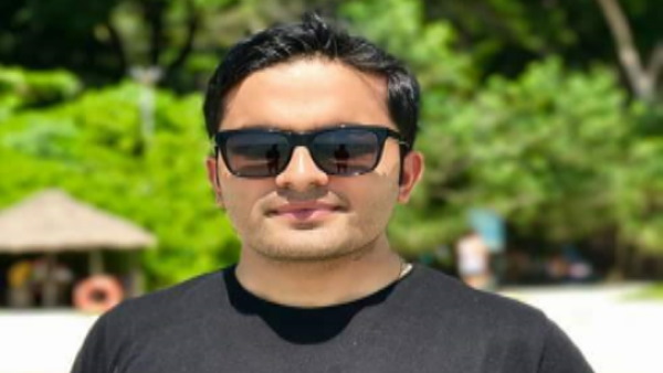 गुजरात के कैडर के आईएएस हैं देव कुमार