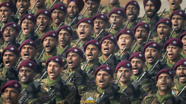 ऑफिसर्स की कमी से जूझती सेना 