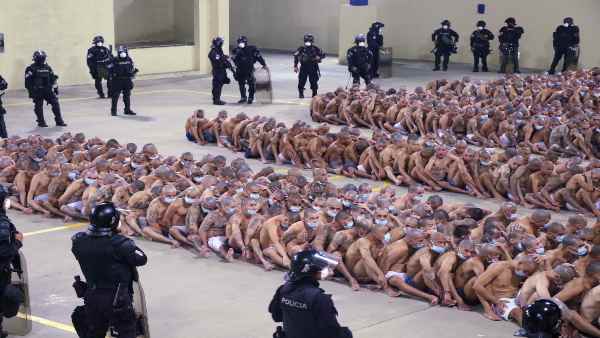 जेल प्रशासन के पास ज्यादा विकल्प नहीं जेल प्रशासन के पास ज्यादा विकल्प नहीं