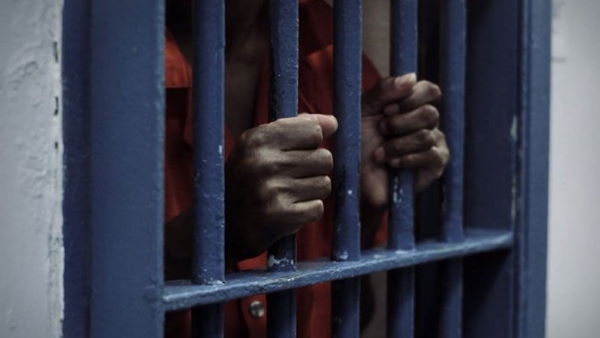 जेलों में बंद कैदियों के बीच कोविड-19 के संक्रमण