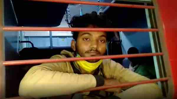 खाने के नाम पर मिली एक बार खिचड़ी