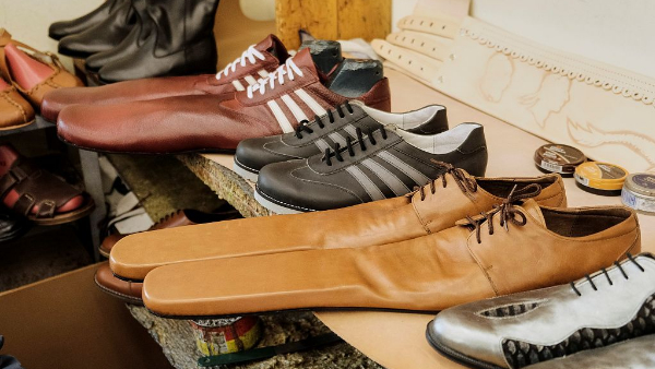 काफी समय से लुप बना रहे जूते