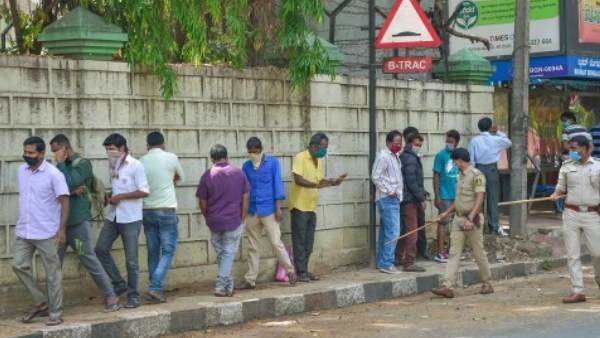 4. कर्नाटक ने कुछ सार्वजनिक स्थानों को खोलने की इजाजत मांगी