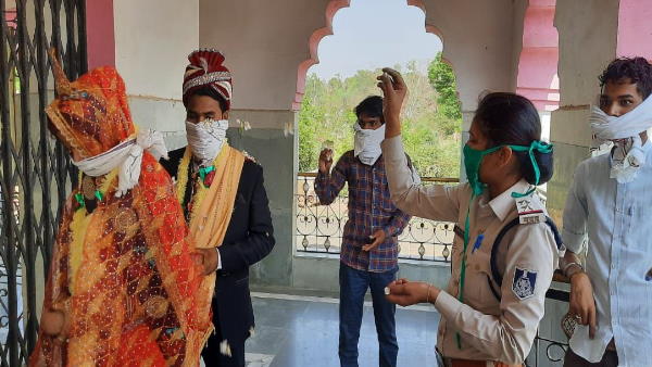 नरसिंहपुर में लक्ष्मण व ऋतु की शादी