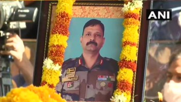  भाई ने मां के पैर छुए फिर दी मुखाग्नि