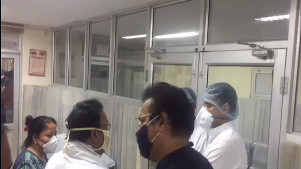  ये डॉक्टर कर रहे मेघवाल का उपचार