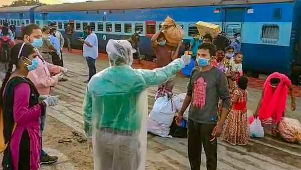 काम शुरू होना है, लेकिन मजदूर घर लौटना चाहते हैं