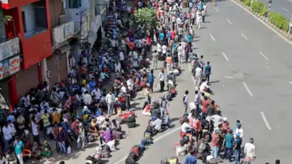 बॉर्डर पर रोक दिए गए मजदूर 