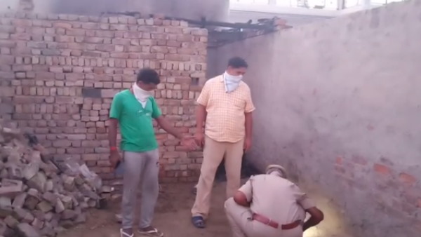 मशाल से मुंह पर लगाई आग मशाल से मुंह पर लगाई आग