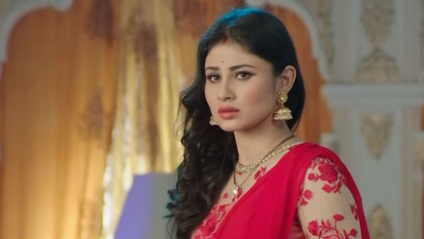 2 महीने से अबु धाबी में फंसी हैं मौनी रॉय 2 महीने से अबु धाबी में फंसी हैं मौनी रॉय