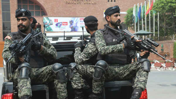 ईरान का कहना आतंकियों को दी पाक ने पनाह 