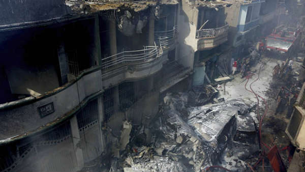 चेकिंग के बाद कैसे पहुंचे फ्लाइट में चेकिंग के बाद कैसे पहुंचे फ्लाइट में