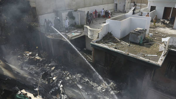 karachi-plane-crash-200 karachi-plane-crash-200