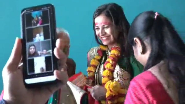 पंडितजी ने भी अपने घर से मंत्र पढ़े