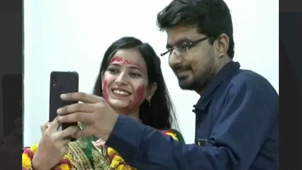 सगे-संबंधी ऑनलाइन शरीक हुए