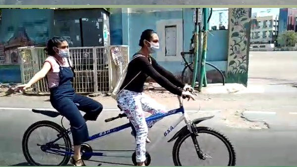 Watch Video: Two girls of gujarat driving on a unique cycle amidst lockdown relaxation, following social distancing Watch Video: Two girls of gujarat driving on a unique cycle amidst lockdown relaxation, following social distancing