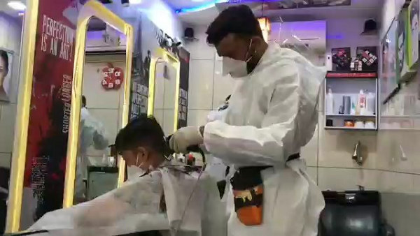 Watch video: Rajkot, Salons open in lockdown relaxation, hair cutting with wearing PPE kit