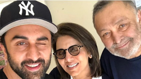 आखिरी बार रणबीर ने वीडियो कॉल से कराए थे बाबा विश्वनाथ के दर्शन आखिरी बार रणबीर ने वीडियो कॉल से कराए थे बाबा विश्वनाथ के दर्शन