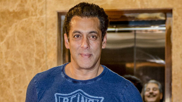 जरूरतमंदों की कर रहे मदद