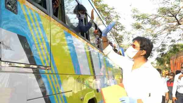 रोज 45 हजार लोगों को ख‍िलाया खाना