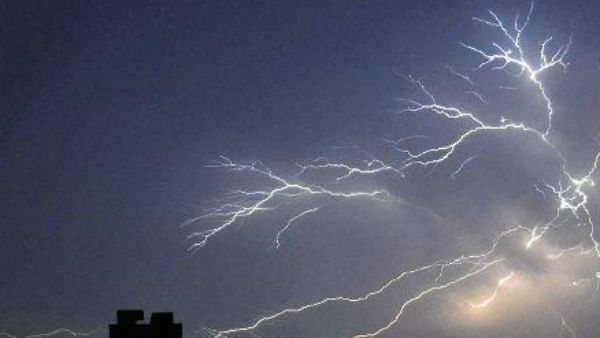 मछुआरों को समुद्र में जाने से रोका 