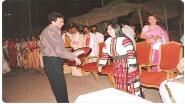 मिजो ड्रेस में सुषमा की तस्वीर हुई वायरल मिजो ड्रेस में सुषमा की तस्वीर हुई वायरल