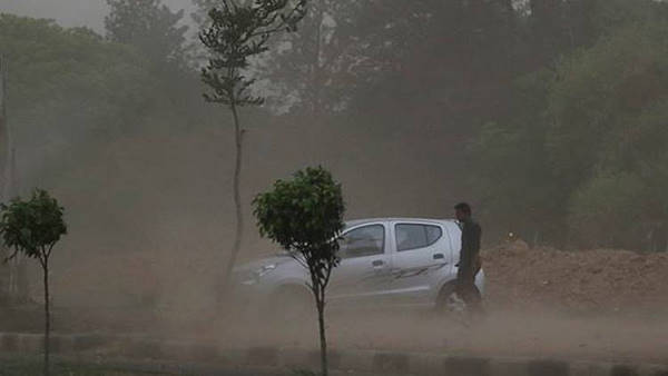 Thunderstorm with rain & gusty wind of speed 20-40 kmph would occur in UP 
