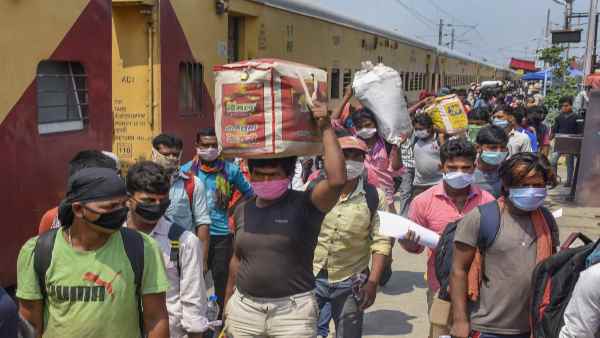  ट्रेनों में भरकर कोरोना वायरस पहुंचा बिहार
