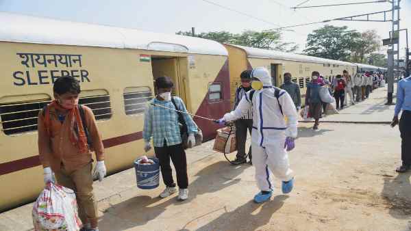 हमनें दिया रेल और बेस्ट बस का किराया- मजदूर