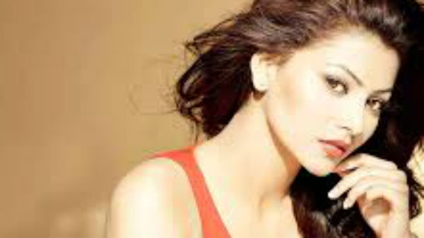 कोई भी दान छोटा नहीं होता: उर्वशी रौतेला कोई भी दान छोटा नहीं होता: उर्वशी रौतेला