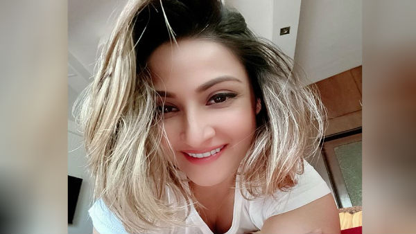 फोन पर ही शो एडिट करती हैं उर्वशी फोन पर ही शो एडिट करती हैं उर्वशी