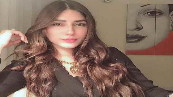 फिल्म और मॉडलिंग से जुड़ी हैं उजमान खान