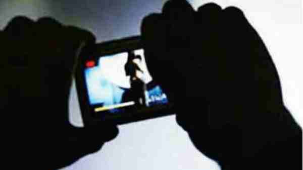 boy friend make objectionable video of girlfriend in maharajganj boy friend make objectionable video of girlfriend in maharajganj
