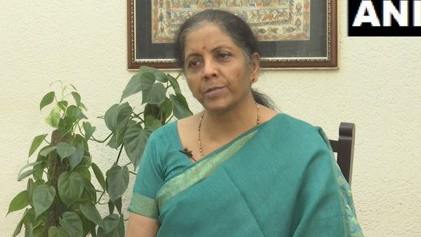 सीतारमन बोलीं- बसों पर हल्की राजनीति कर रही हैं प्रिंयका, छत्तीसगढ़ में सात ही ट्रेन पहुंची वो देखें सीतारमन बोलीं- बसों पर हल्की राजनीति कर रही हैं प्रिंयका, छत्तीसगढ़ में सात ही ट्रेन पहुंची वो देखें