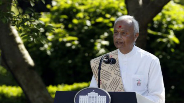 स्वामीनारायण मंदिर से आए थे पुजारी