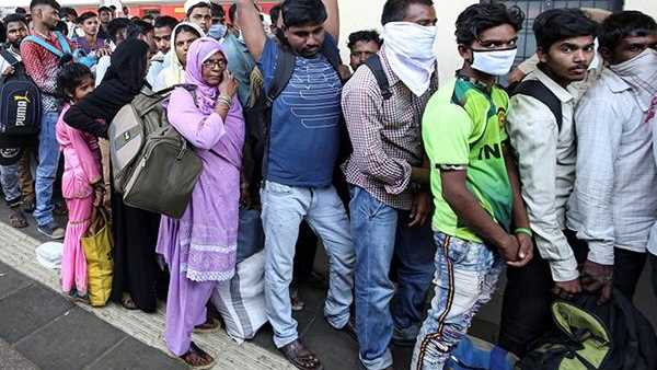 बड़े शहरों में फंसे हैं लाखों मजदूर