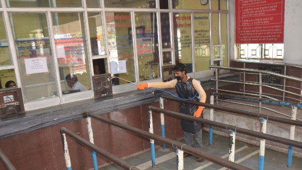 ट्रेन टिकटों की बुकिंग शुक्रवार से बहाल होगी ट्रेन टिकटों की बुकिंग शुक्रवार से बहाल होगी