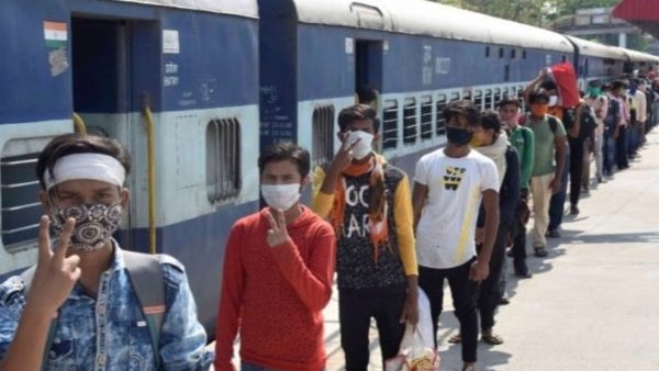  पैंट्री कार की सुविधा नहीं