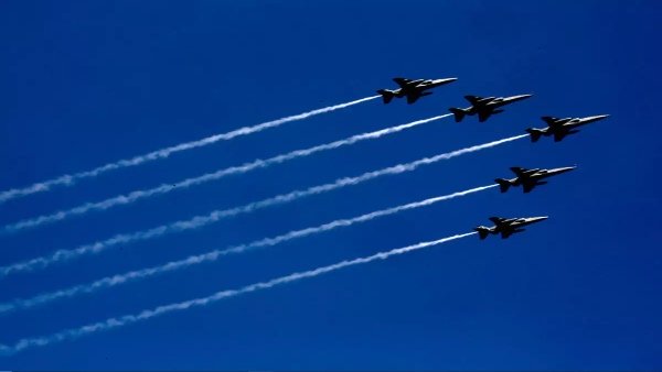 नौसेना के हेलिकॉप्टर इन राज्यों में करेंगे पुष्पवर्षा नौसेना के हेलिकॉप्टर इन राज्यों में करेंगे पुष्पवर्षा