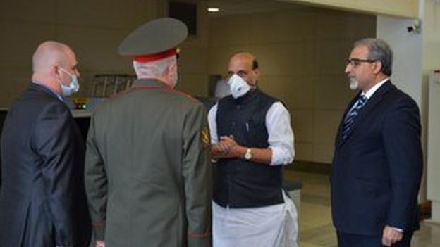 भारत चीन तनावः किसके साथ है रूस?