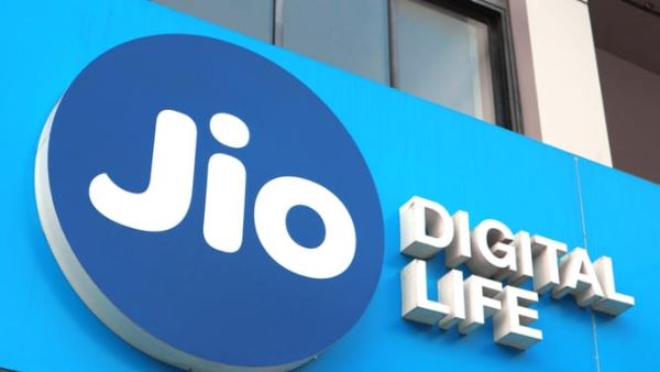 जियो ने लगातार की साझेदारियां