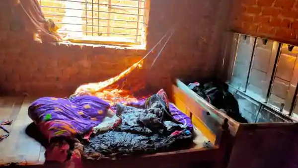 पहले दो बच्चों को बक्से में बंद कर जिंदा जलाया पहले दो बच्चों को बक्से में बंद कर जिंदा जलाया