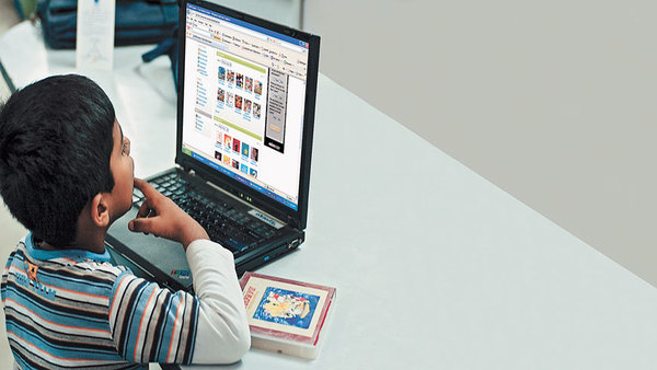 डिजिटल शिक्षा ने और बढ़ाई गरीब और संपन्न परिवार के छात्रों के बीच की खाई