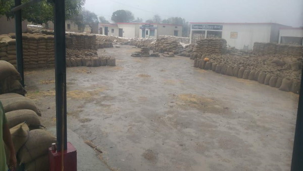  खाद्य मंत्री राजपूत के इलाके में भी हाल खराब