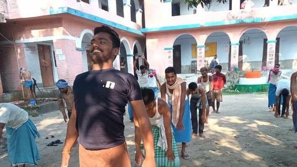 अब तो आने वाले जाने भी लगे