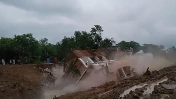 यह इमारत अवैध निर्माण थी