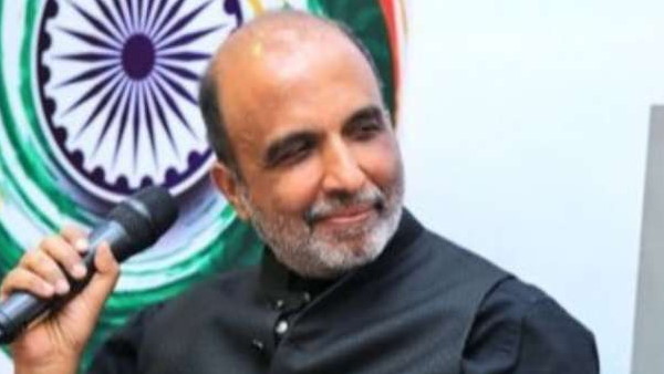 इससे पहले कांग्रेस नेता संजय झा भी कोरोना से संक्रमित पाए गए थे