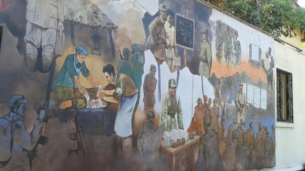 डॉ. कोटणीस के जीवन की मुख्य घटनाओं पर आधारित चित्र दीवार पर बनाए गए हैं.